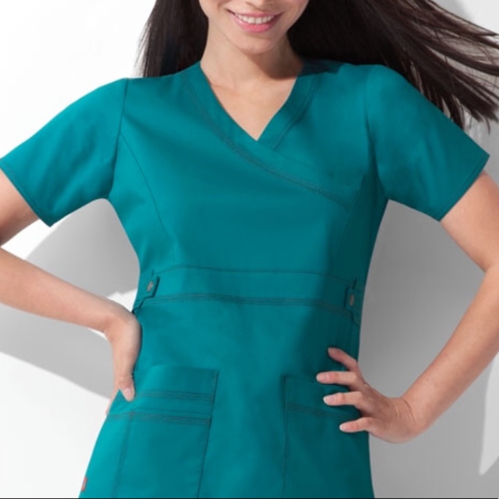 🎈🎈 Nursing Scrub Tops S & XS 🎈🎈